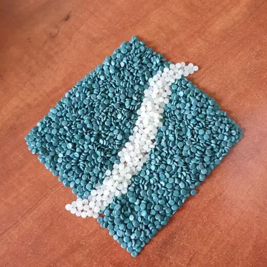 Suntem ItalPLAST, reciclam și producem polietilenă LDPE, HDPE și profile PlastWUUD
